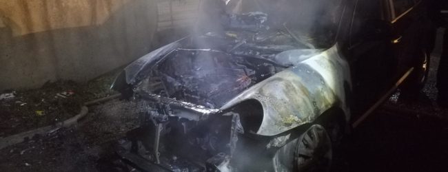 Benevento| Incendio nella notte, Porsche Cayenne  in fiamme