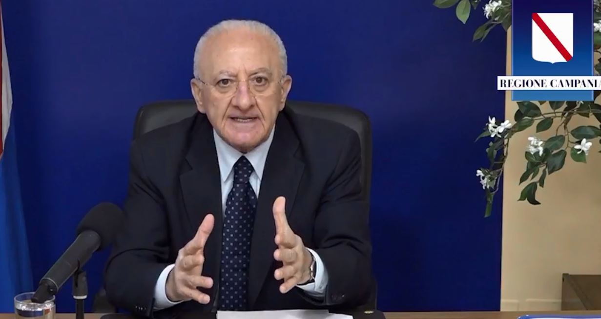 De Luca: “In Campania forte ripresa dei contagi. Così non reggiamo”