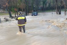 Pioggia e vento, in Irpinia allagamenti e auto bloccate. Esondato l’Ofanto