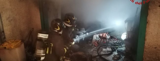 Mercogliano| Incendio in un garage condominiale, edificio evacuato