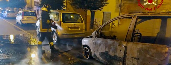 Pratola Serra| Auto in fiamme nella notte, attimi di paura in corso Vittorio Emanuele