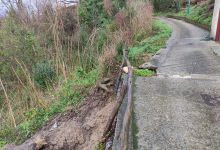 Bomba d’acqua ad Arpaise, frana strada comunale a Terranova. Alberi in strada lungo la strada provinciale in località Costa dei Russi