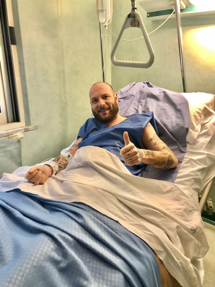Clementino si opera alla Malzoni di Avellino e in un post ringrazia lo staff della clinica