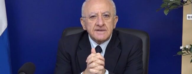 De Luca: “Senza misure nazionali, Campania fuori dalla zona gialla” . Sulla situazione politica: “E il Ministero alle Galassie?”