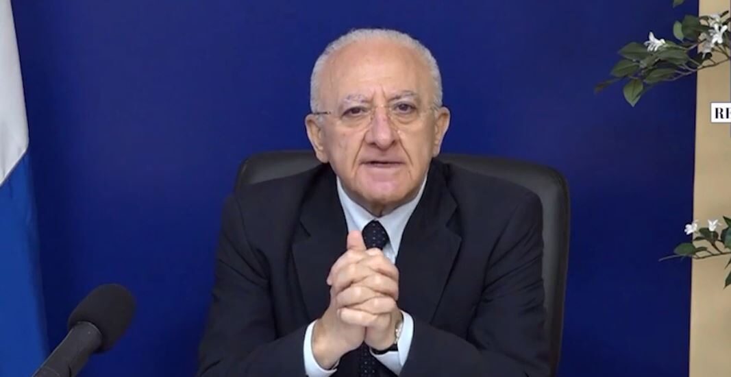 De Luca: “Senza misure nazionali, Campania fuori dalla zona gialla” . Sulla situazione politica: “E il Ministero alle Galassie?”
