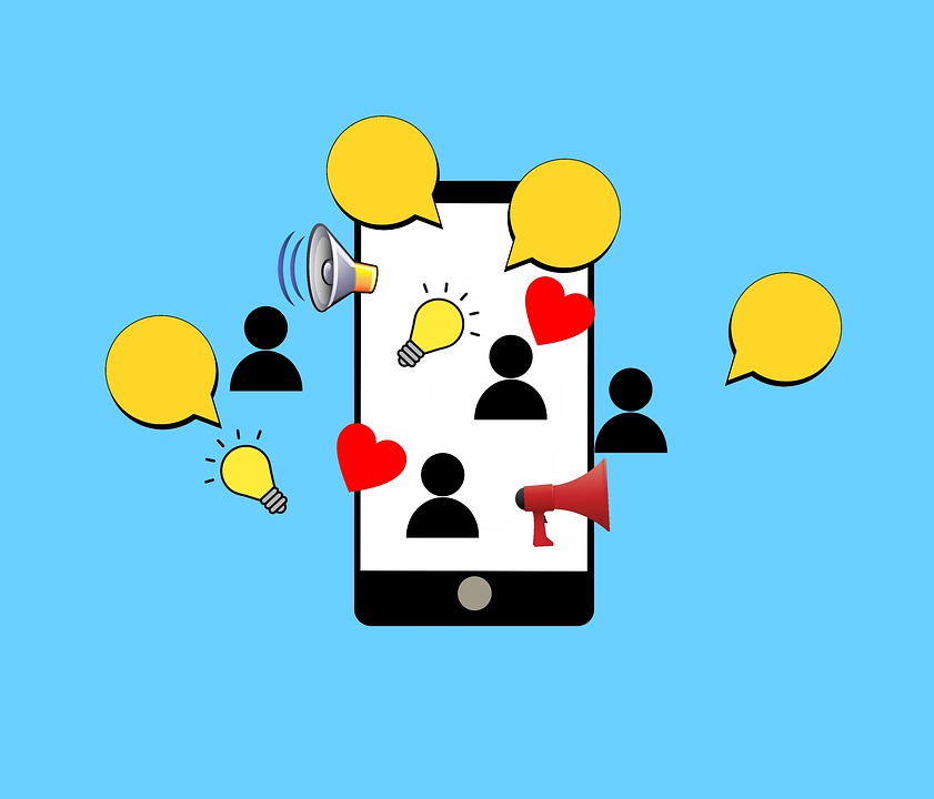 Tiktoker sannita denunciato per video illeciti in una scuola