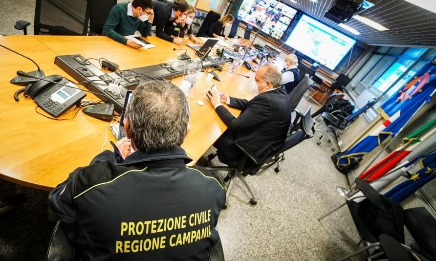 Covid-19, contagi in Campania: domani riunione dell’Unità di Crisi. Si valutano nuove misure restrittive