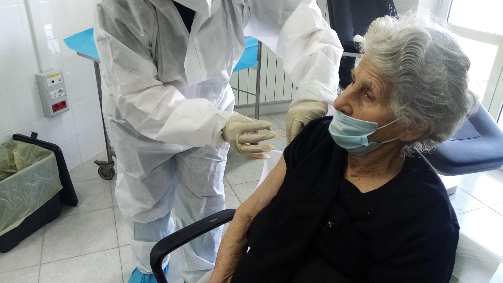 Vaccini, in 24 ore somministrate 50.000 dosi in Campania