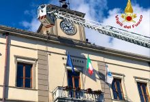 Mercogliano| Intonaco pericolante dal Palazzo del Municipio, intervento dei vigili del fuoco