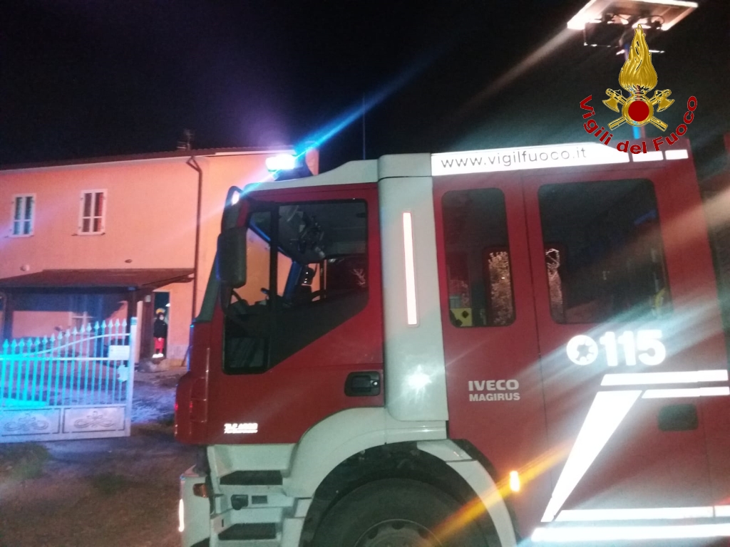 Colto da malore, 63enne trovato morto in casa a Sturno. 65enne s’infortuna tagliando un albero a S.Angelo dei L.