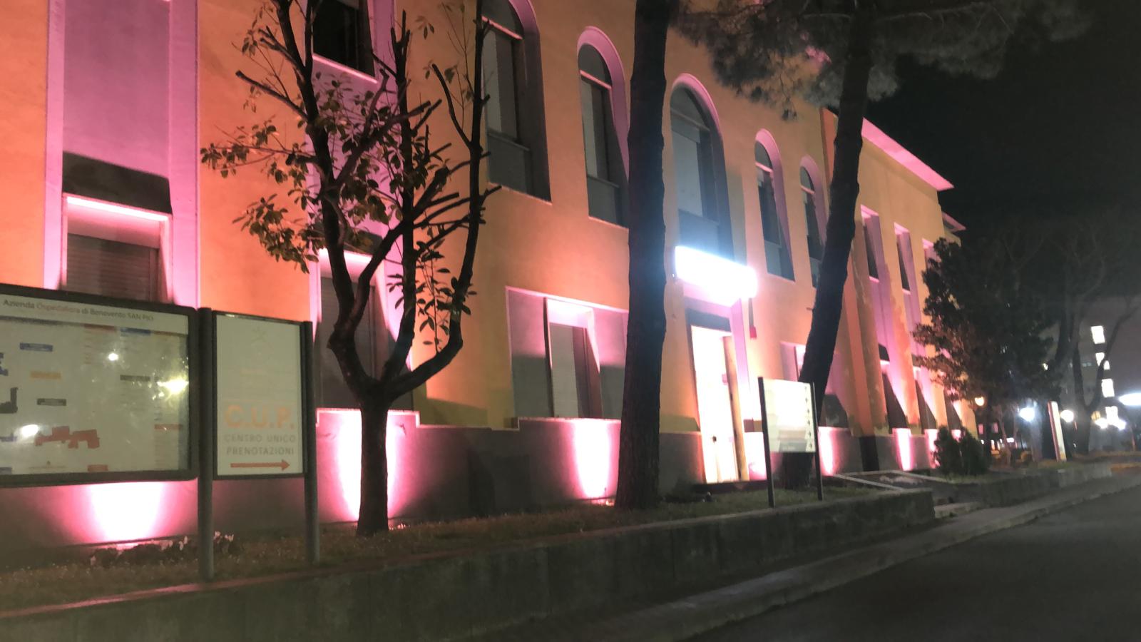 Benevento| L’ospedale “San Pio” si illumina di rosa per l’8 marzo
