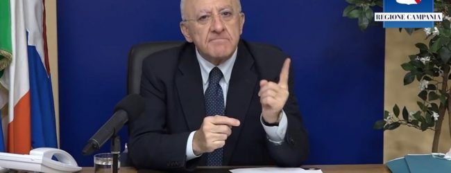 De Luca: pronti a vaccinare 16enni per riaprire scuole