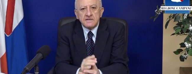 Vaccini, De Luca: “Con questi ritmi 3 anni per immunità gregge”