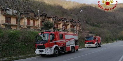 Maltempo a Benevento, 55 interventi dei vigili del fuoco: alberi caduti e danni a edifici
