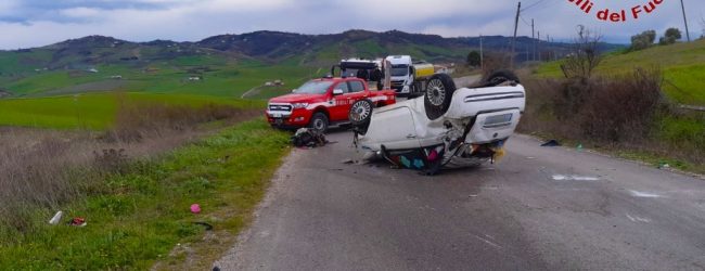 Scontro tra 2 camion e auto ribaltata, incidenti sull’A16 e a Montecalvo: feriti trasportati in ospedale