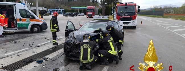 Pratola Serra| Scontro tra due auto sulla SS 7 bis, miracolosamente illesi i conducenti