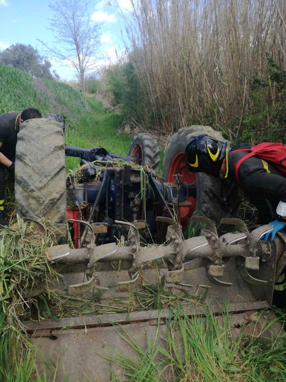 Melizzano, si ribalta con il trattore: muore 74enne