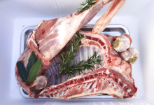 Crollano le vendite degli agnelli destinati a finire nel piatto e non solo per il lockdown