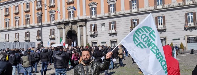 Napoli|La protesta di parrucchieri ed estetisti: chiediamo di riaprire: perdite di 20 milioni, 60mila lavoratori a rischio