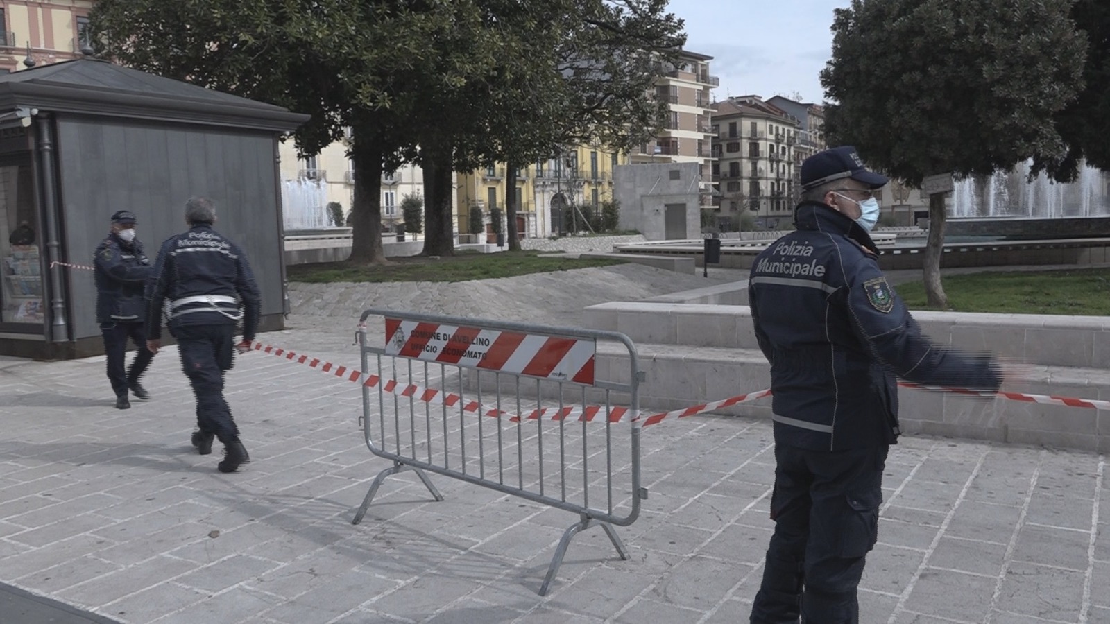 Avellino| Piazze e parchi chiusi, Festa firma l’ordinanza. Da domani vietati anche i mercatini rionali di alimenti