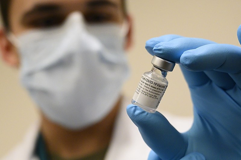 Vaccini, in Campania domani al via le adesioni per gli over 60
