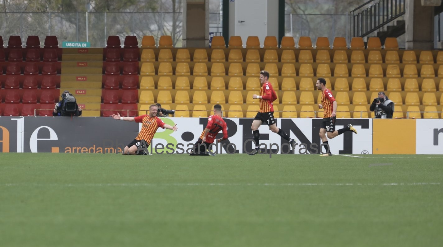 Benevento-Parma: 2-2. I giallorossi si lasciano scappare la vittoria, ma muovono ancora la classifica