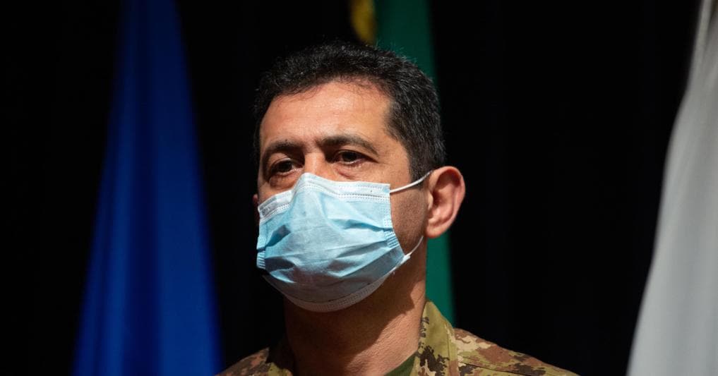 Vaccini, Figliuolo a De Luca: “Proseguire la campagna vaccinale in modo uniforme”