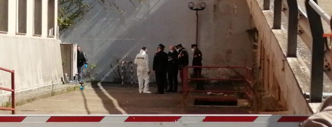 Cade da scale antincendio, morto 24enne beneventano