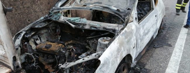 Paupisi| Auto in fiamme lungo la SS372, nessun ferito