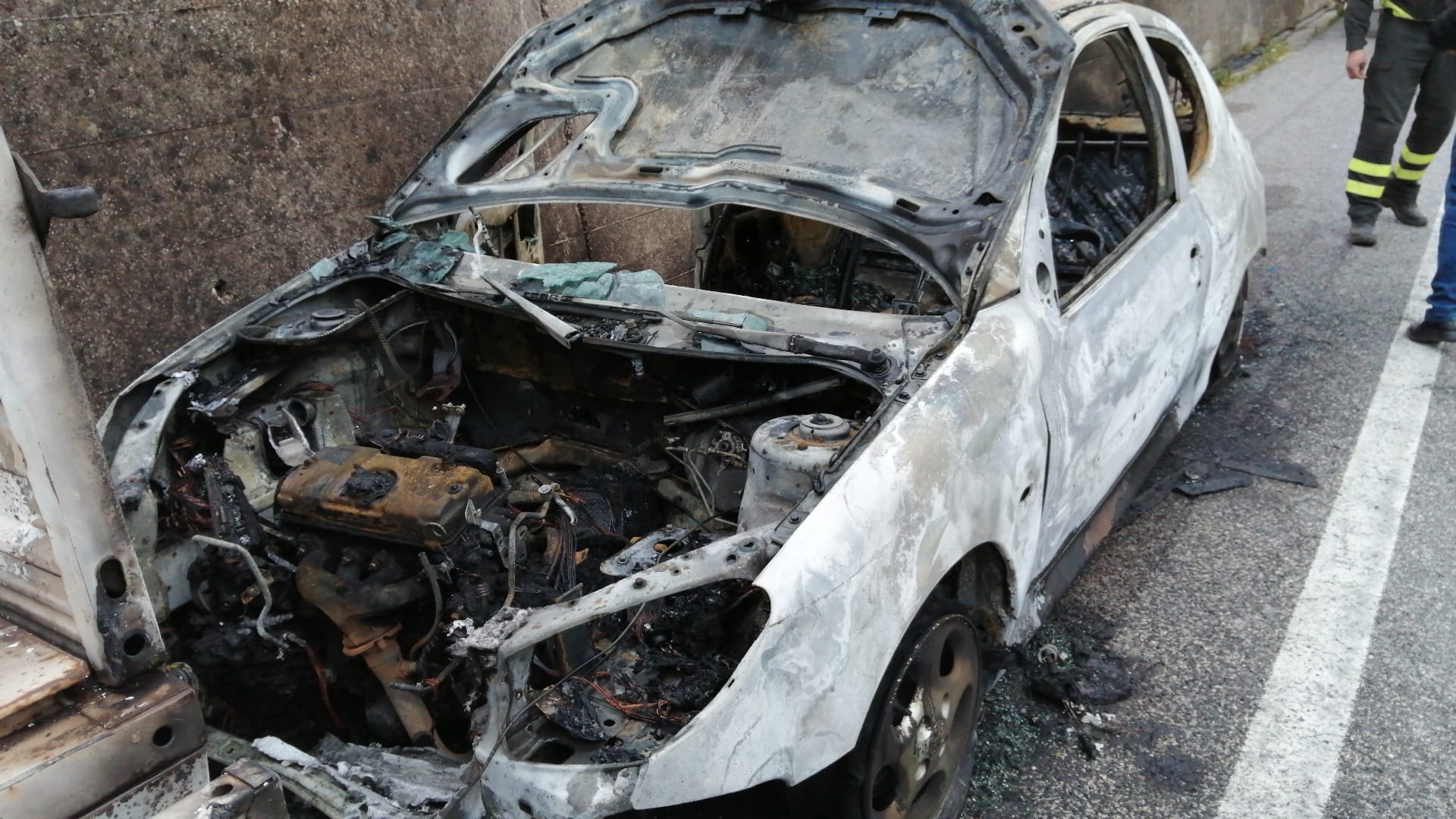 Paupisi| Auto in fiamme lungo la SS372, nessun ferito