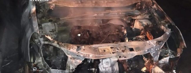 Autovetture in fiamme nella notte, paura ad Avellino e Aiello
