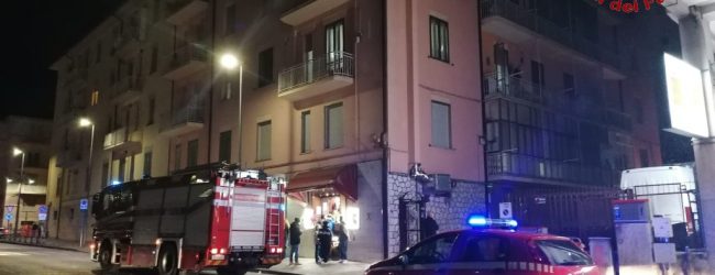 Avellino| In fiamme terrazzo di uno studio radiologico, paura in via Del Balzo