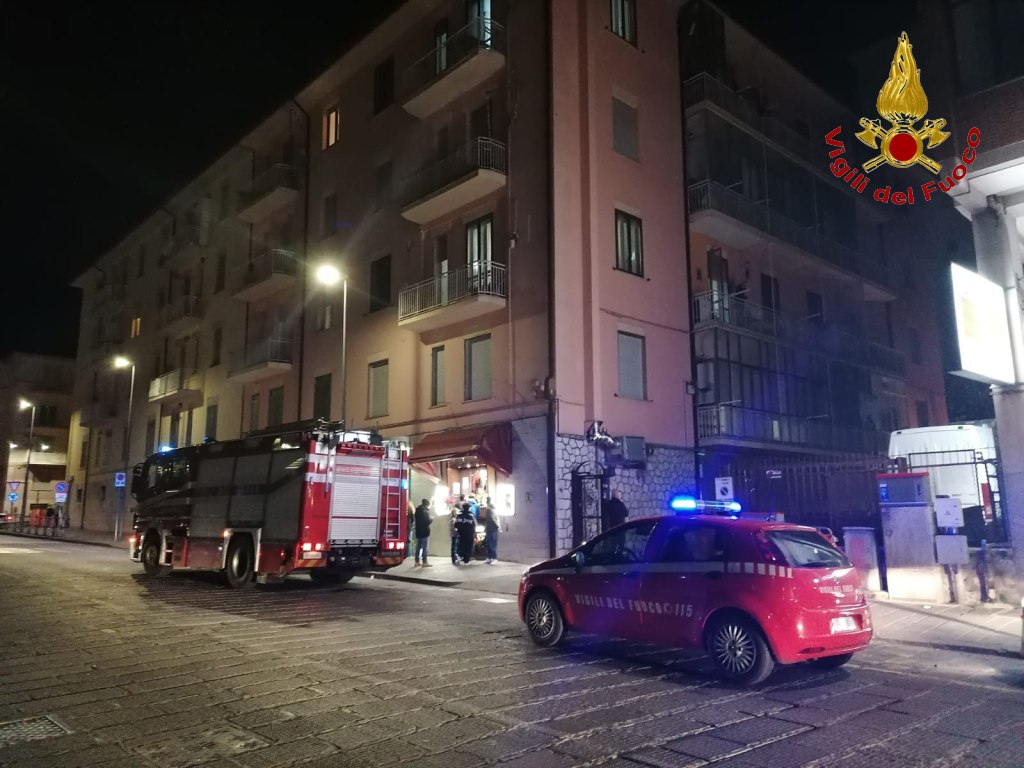 Avellino| In fiamme terrazzo di uno studio radiologico, paura in via Del Balzo