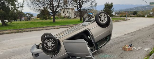 Benevento/Si ribalta alla Rotonda dei Pentri, paura per un 43enne
