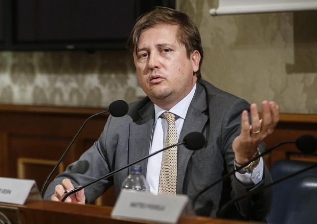 Vaccini, Sileri: “Ema potrebbe limitare Astrazeneca per qualche categoria”