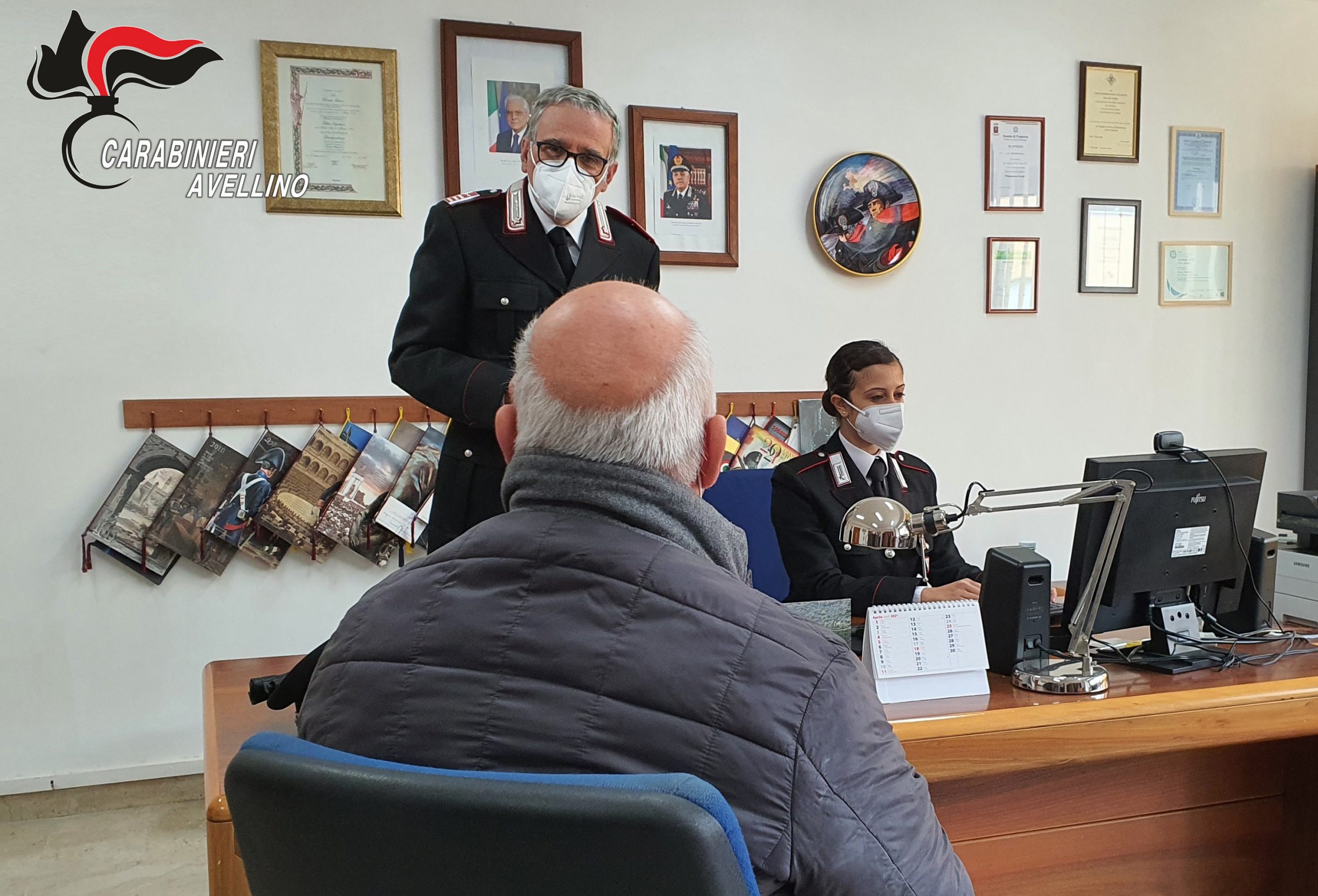 Vaccini anticovid, anche in Irpinia carabinieri in aiuto agli anziani per la prenotazione