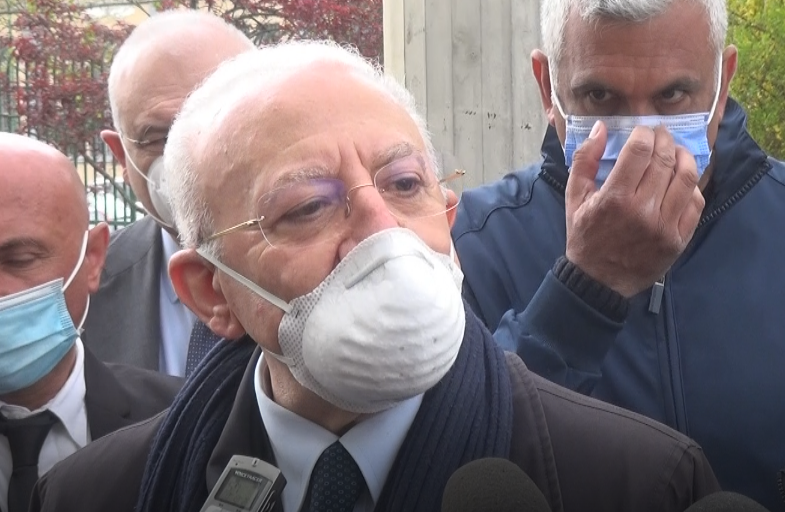 Covid, De Luca ai sindaci: “Fate azioni di controllo e persuasione nei vostri territori”