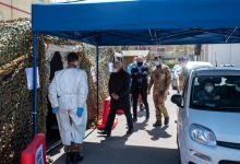De Luca e Petracca in visita al centro vaccinale della Caserma Berardi: bella sinergia tra esercito e Asl