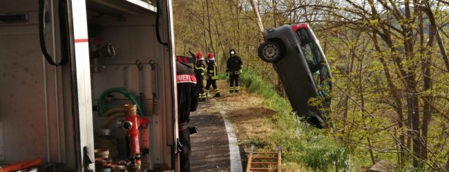 Castelpoto, madre e figlio giù dalla scarpata, sono salvi