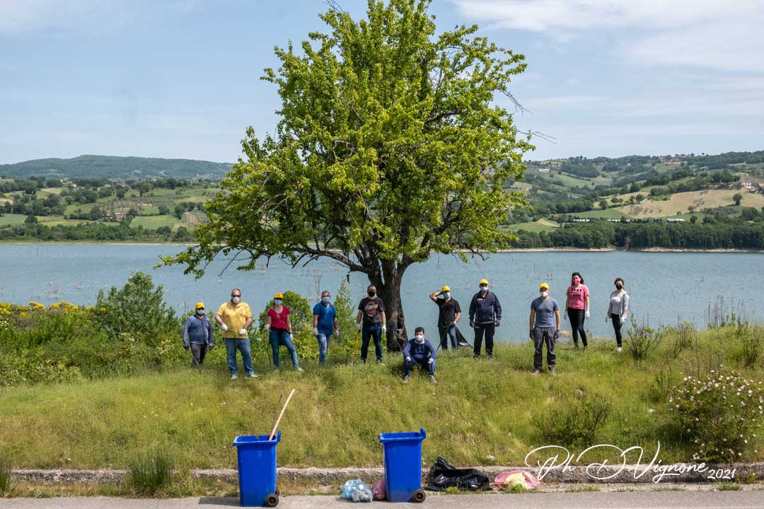 “Puliamo il mondo”, a Morcone volontari in campo lungo la Strada provinciale 161