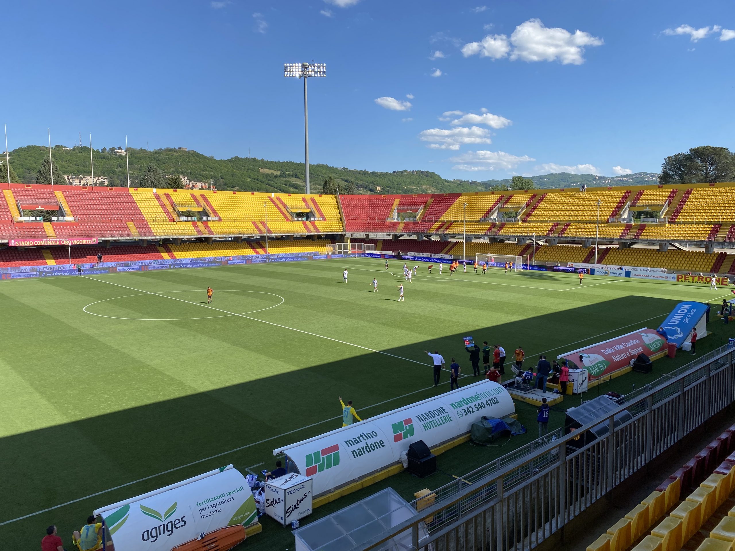 Benevento-Cagliari: 1-3. Ai rossoblu lo scontro salvezza. VAR, che pasticcio! Doveri nega un rigore ai Sanniti