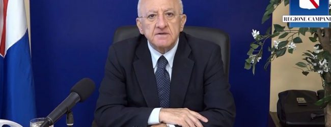 Covid, De Luca: “In Campania mascherine all’aperto almeno fino a luglio”