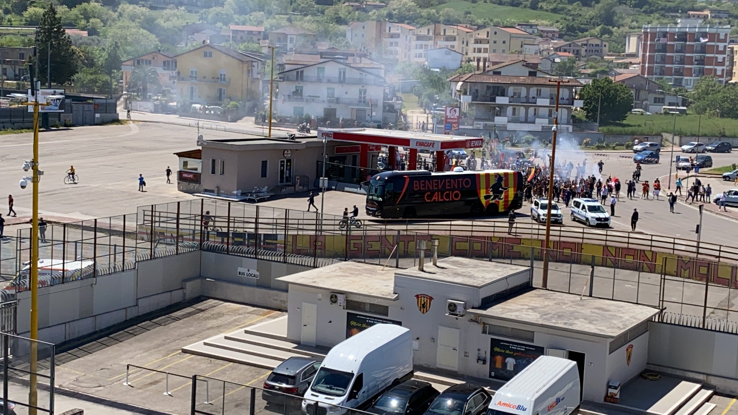 Benevento, i tifosi caricano la squadra