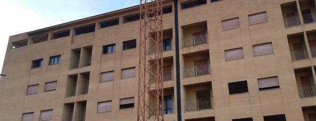 I Moderati: si rimuova la gru in via Giuseppe Maria Galanti