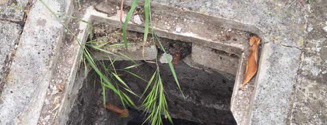 Pozzetti scoperti e rotti in via Iandoli, la denuncia di Samuel