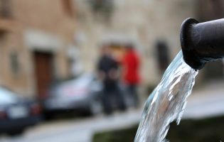 TAR Campania blocca gara per privatizzazione acqua: ” errori d’impostazione della Regione”