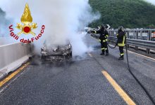 Monteforte Irpino| Auto in fiamme sul viadotto Acqualonga, paura per gli operai a bordo