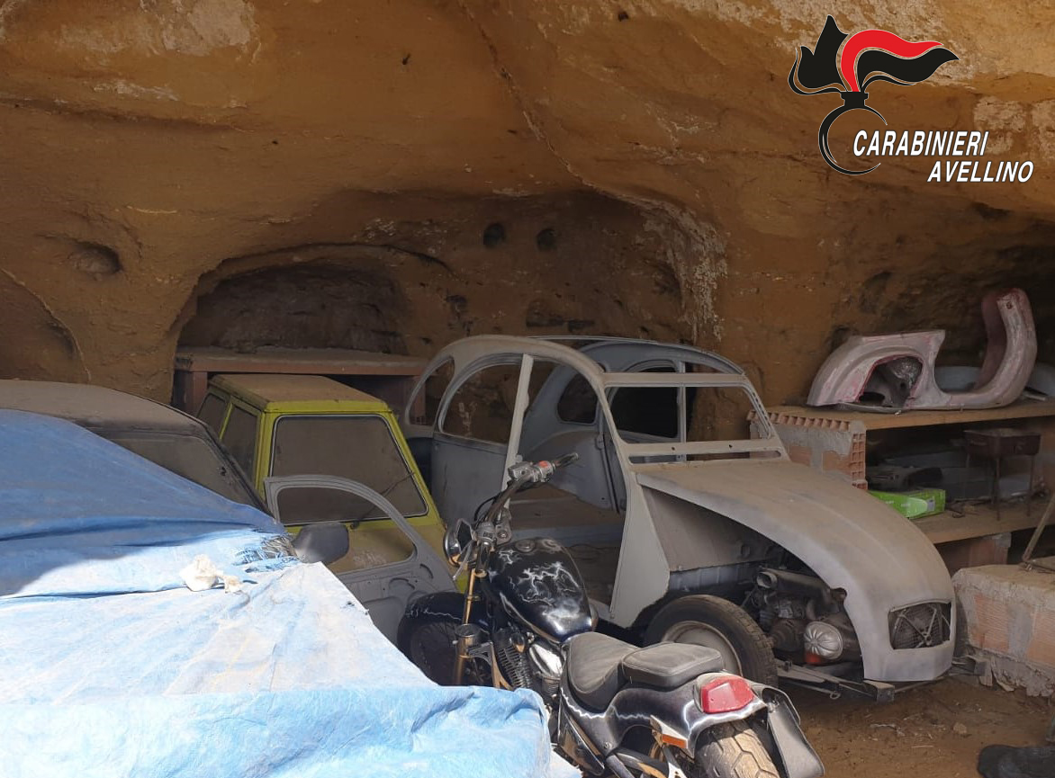 Ariano Irpino| Carrozzeria abusiva, nei guai due persone. Devono rispondere anche di furto e ricettazione