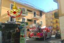 Avellino| Appartamento in fiamme, anziana inala i fumi e sviene: salvata dai vigili del fuoco