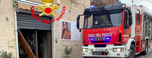 Gesualdo| Fiamme in una gioielleria, provvidenziale l’intervento dei vigili del fuoco